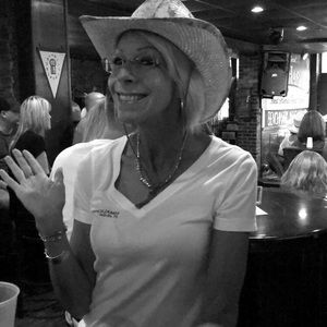 Meet your Posher, Dee